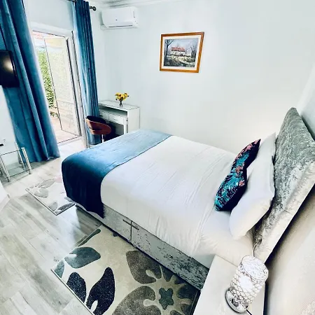 Aparthotel Premier *